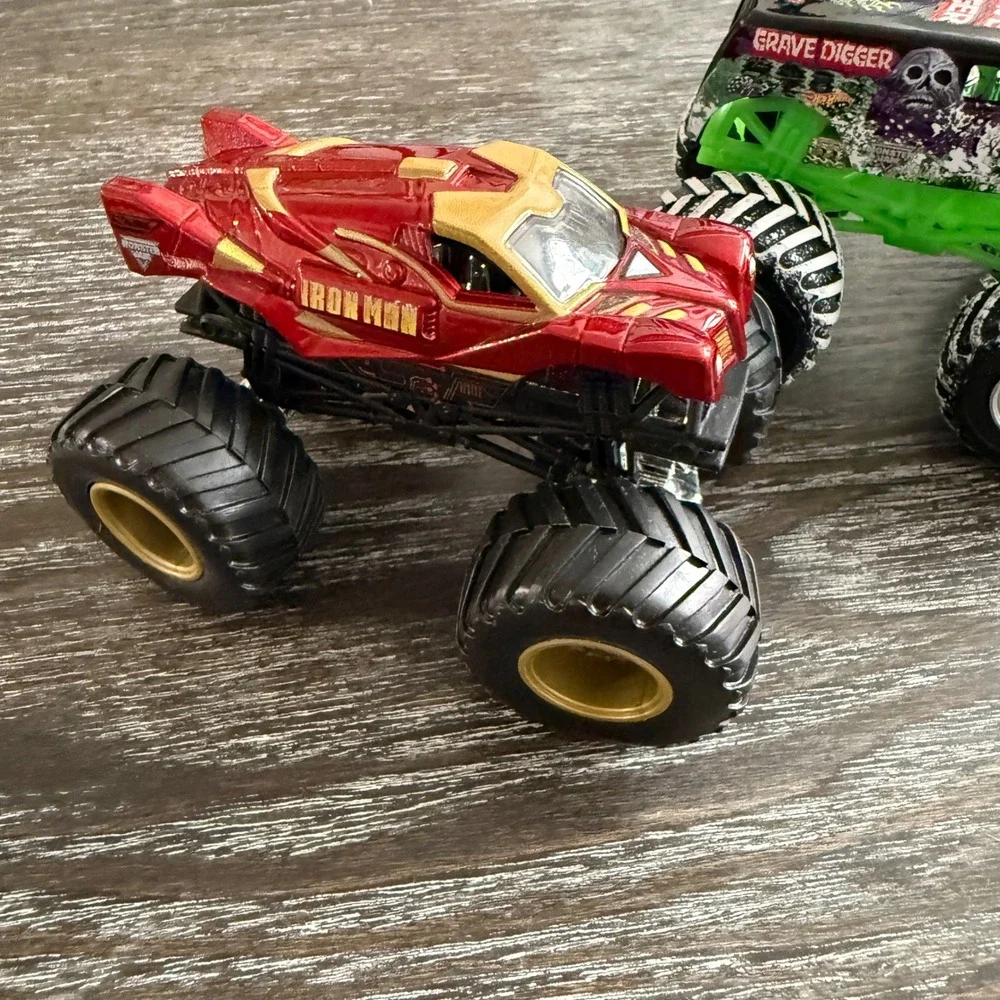 Hot Wheels Monster Jam‎ Lot of 3 Trucks Grave Digger Iron Man Stone Crusher